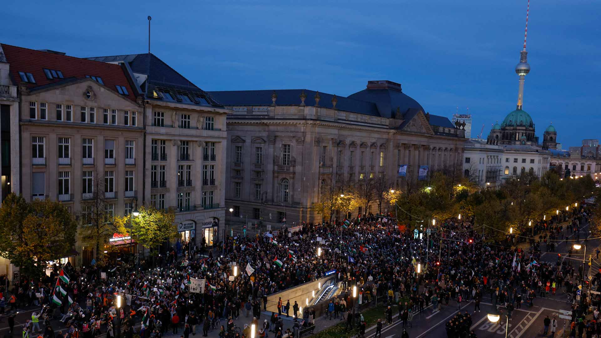 Image for the title: Thousands march in Berlin in solidarity with Palestinians 