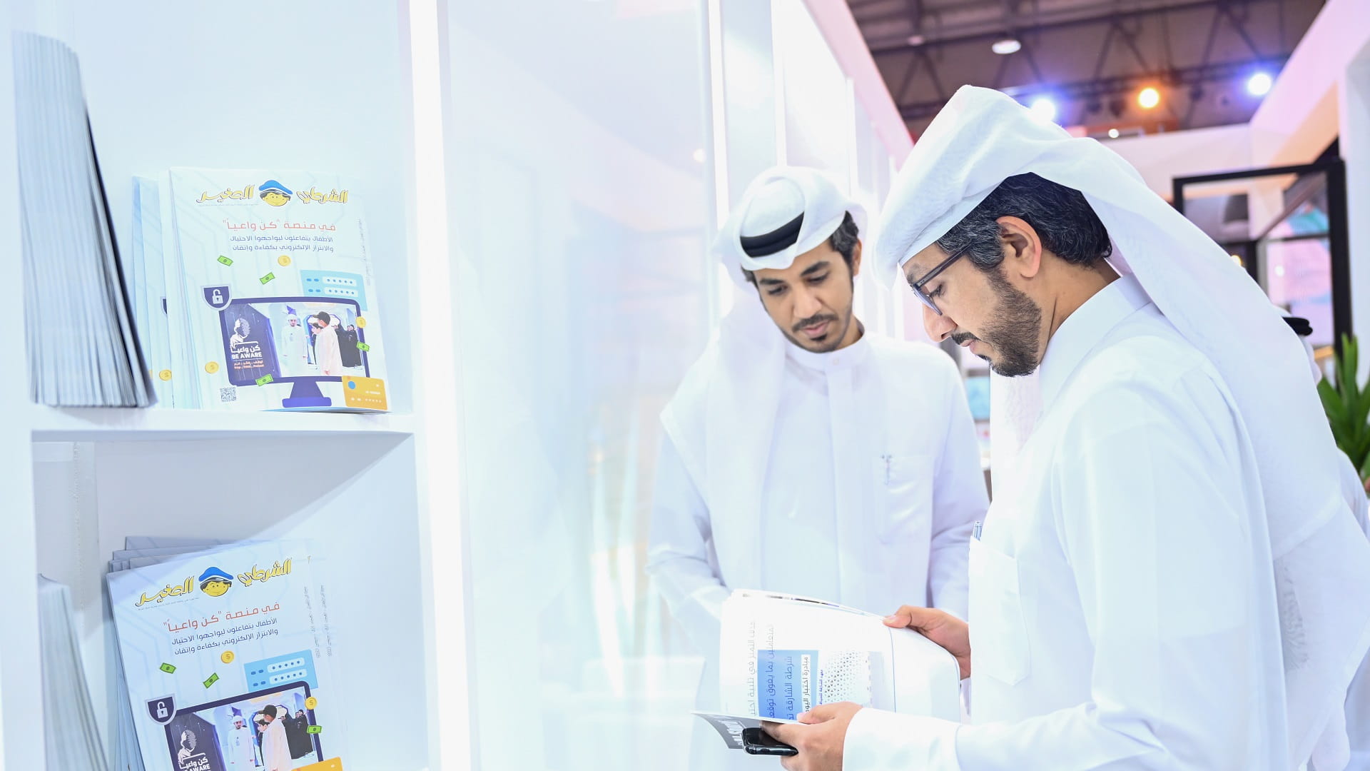 صورة بعنوان: شرطة الشارقة وأكاديمية العلوم الشرطية تشاركان بمعرض الكتاب 