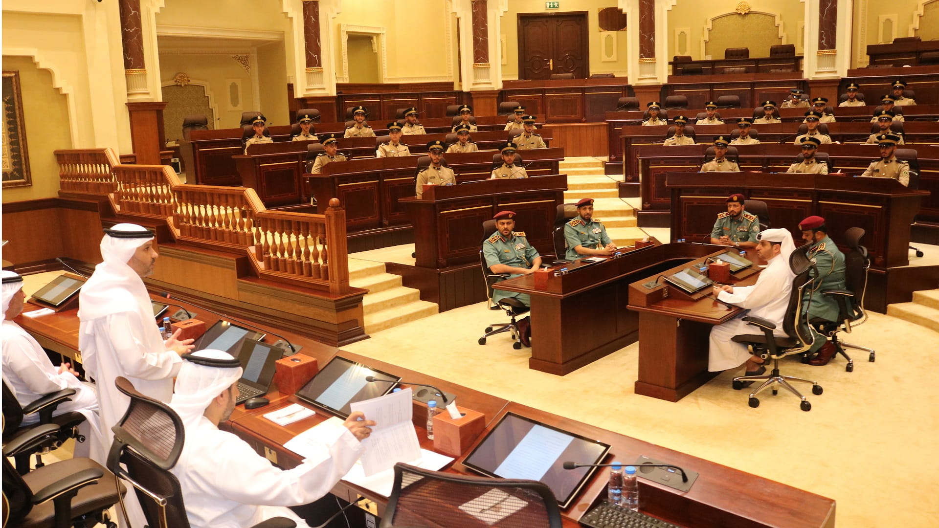 صورة بعنوان: أمانة "استشاري الشارقة" تستقبل وفداً من أكاديمية العلوم الشرطية 