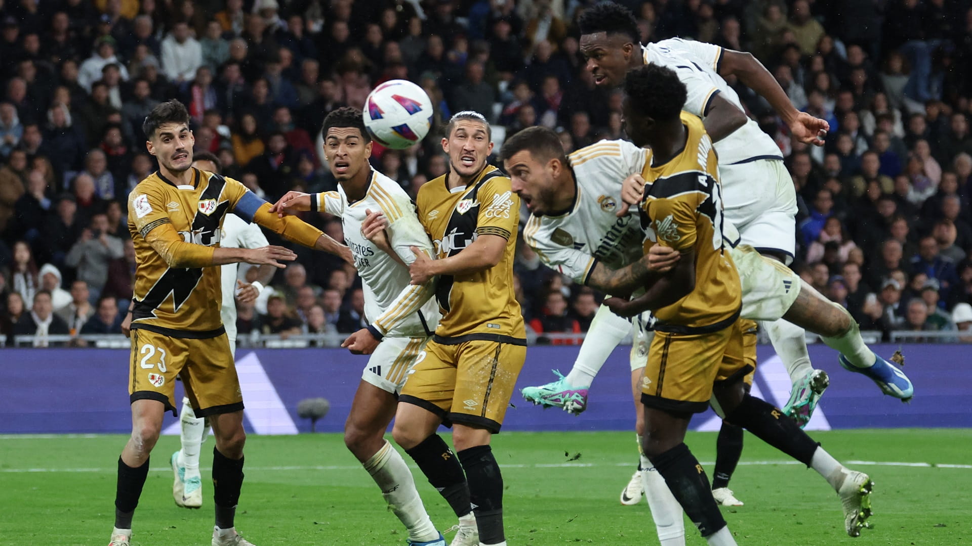 صورة بعنوان: ريال مدريد يفشل في استعادة صدارة الدوري الإسباني  