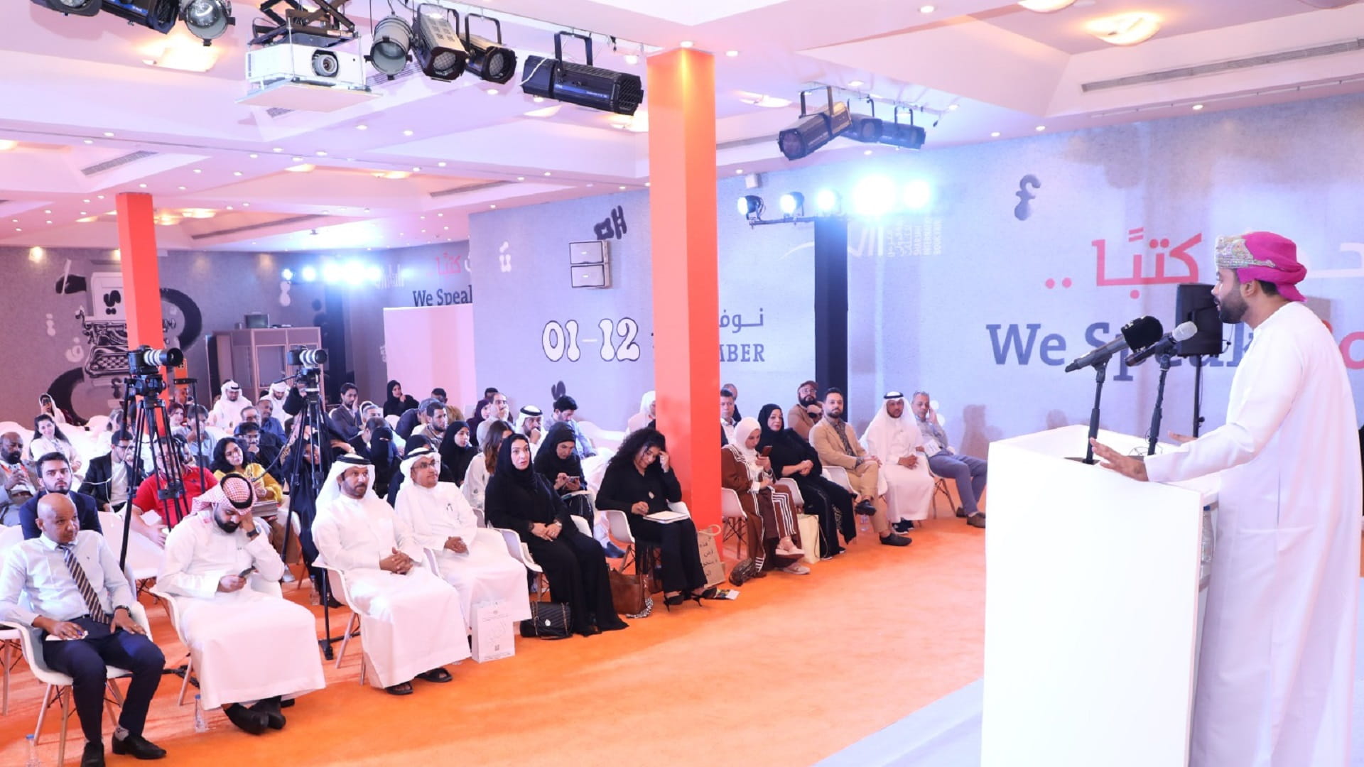 صورة بعنوان: بالشارقة للكتاب... يعقوب والمؤلف والغساني يبوحون بمجازفات وجدانهم 