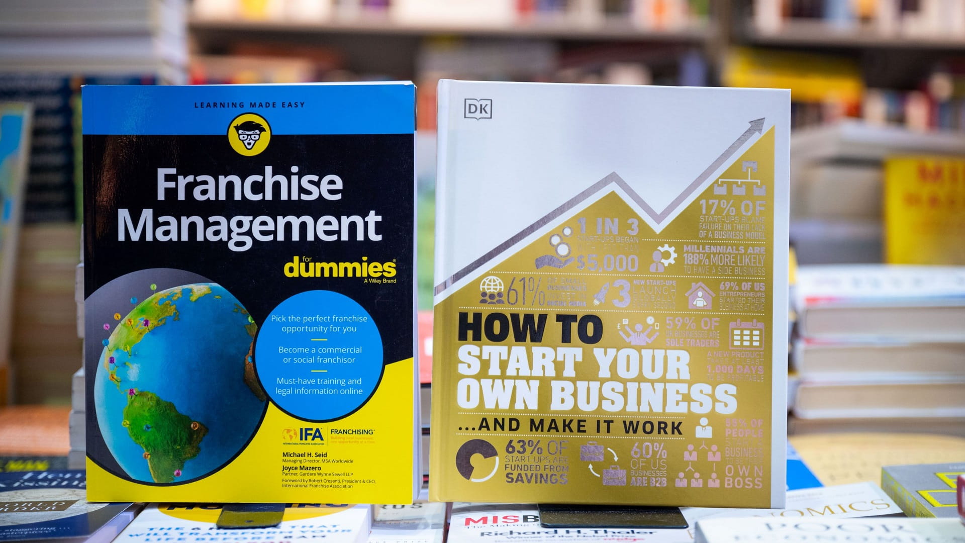 صورة بعنوان: معرض الشارقة للكتاب يعرض أبرز الإصدارات التي يحتاجها رواد الأعمال  