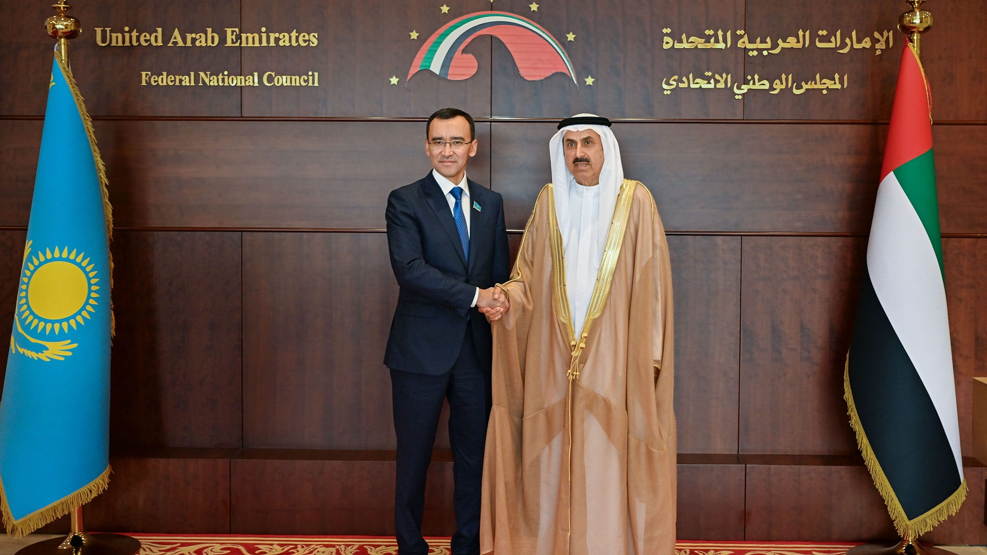 صورة بعنوان: صقر غباش يعقد جلسة مباحثات مع رئيس مجلس الشيوخ الكازاخستاني 