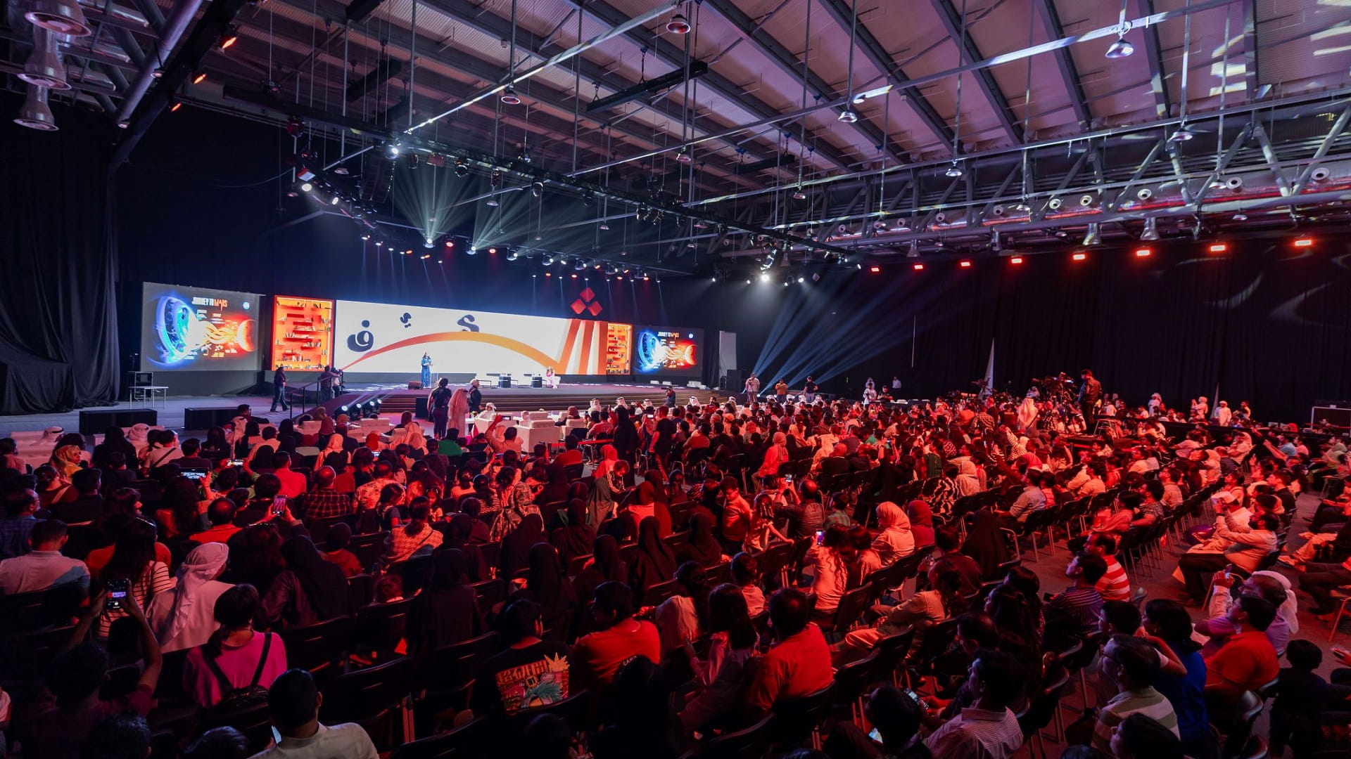 صورة بعنوان: "الشارقة للكتاب".. أكبر معرض للكتاب بالعالم للعام الثالث توالياً 