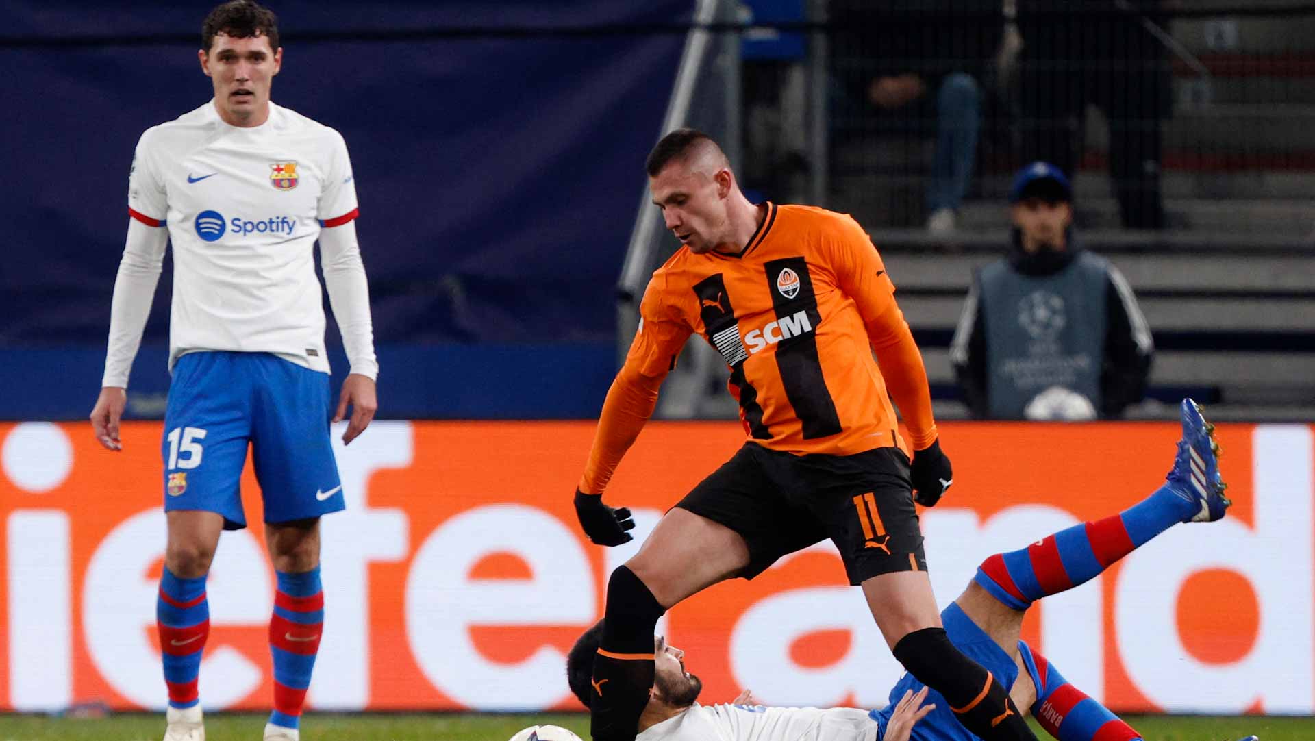 صورة بعنوان: برشلونة يسقط أمام شاختار في دوري أبطال أوروبا  