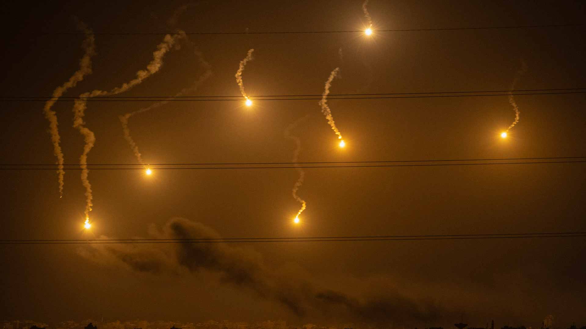 Image for the title: Israel battles Hamas in Gaza City 