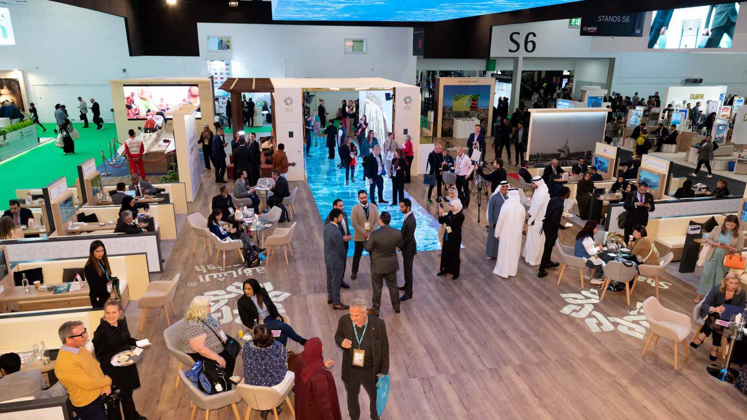 صورة بعنوان: جناح الشارقة في لندن يستقطب زوار "سوق السفر العالمي" 