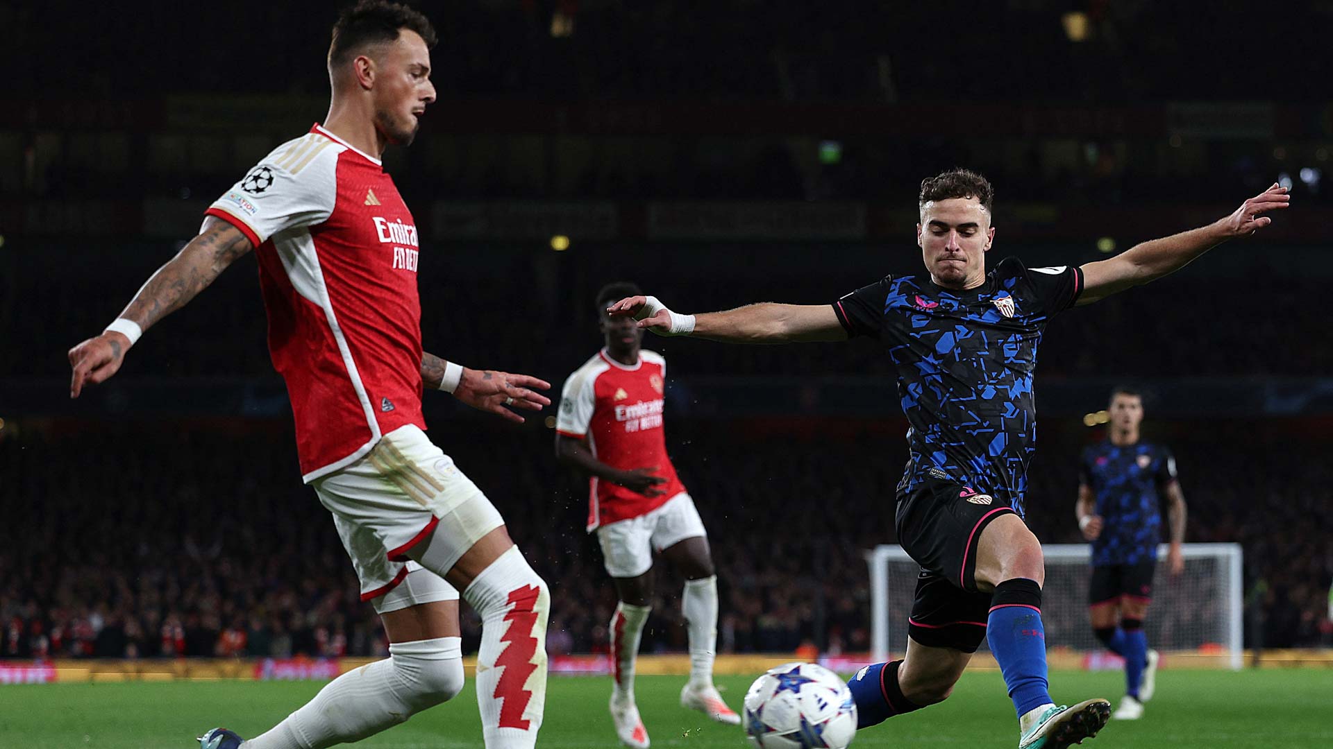 صورة بعنوان: أرسنال يهزم اشبيلية بثنائية في دوري أبطال أوروبا 