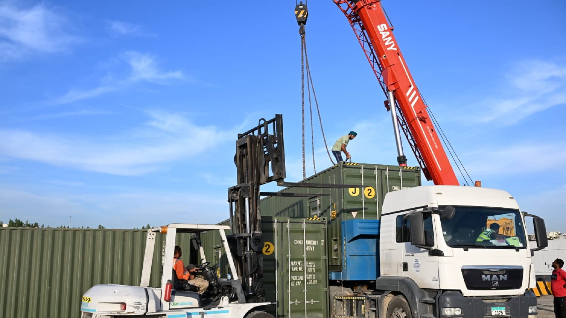 صورة بعنوان: الإمارات تقيم 3 محطات لتحلية مياه البحر في رفح لتزويد غزة بالمياه 