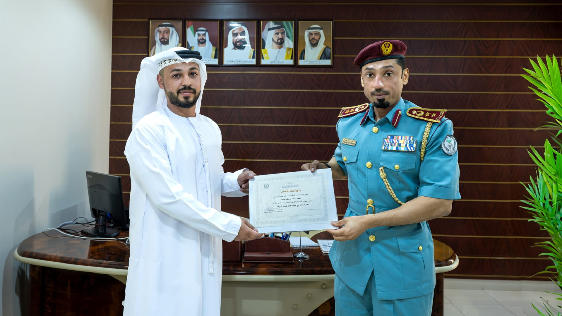 صورة بعنوان: إدارة شرطة الشرقية تكرّم متعاوناً لحسه الأمني 