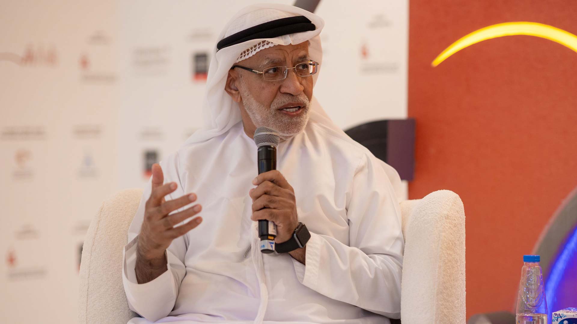 صورة بعنوان: خبراء وتربويون يحددون أساسيات الأسرة السعيدة  