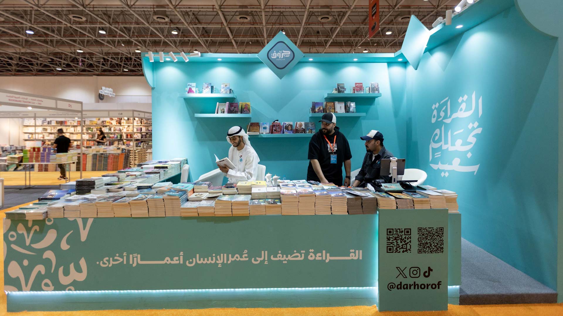 صورة بعنوان: ناشرون وكتّاب: الذكاء الاصطناعي يعجز عن مجاراة الإبداع  