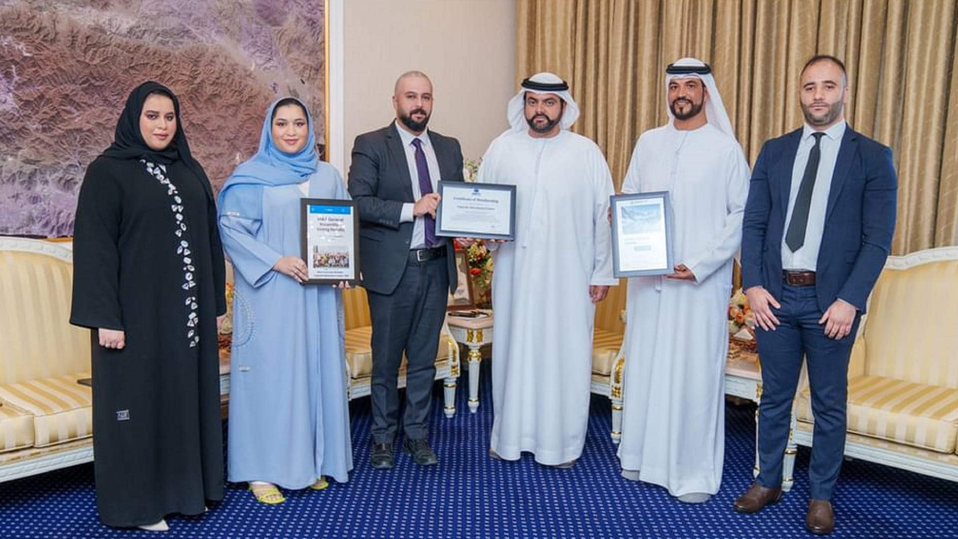 صورة بعنوان: محمد الشرقي يلتقي فريق "الفجيرة للمغامرات" 