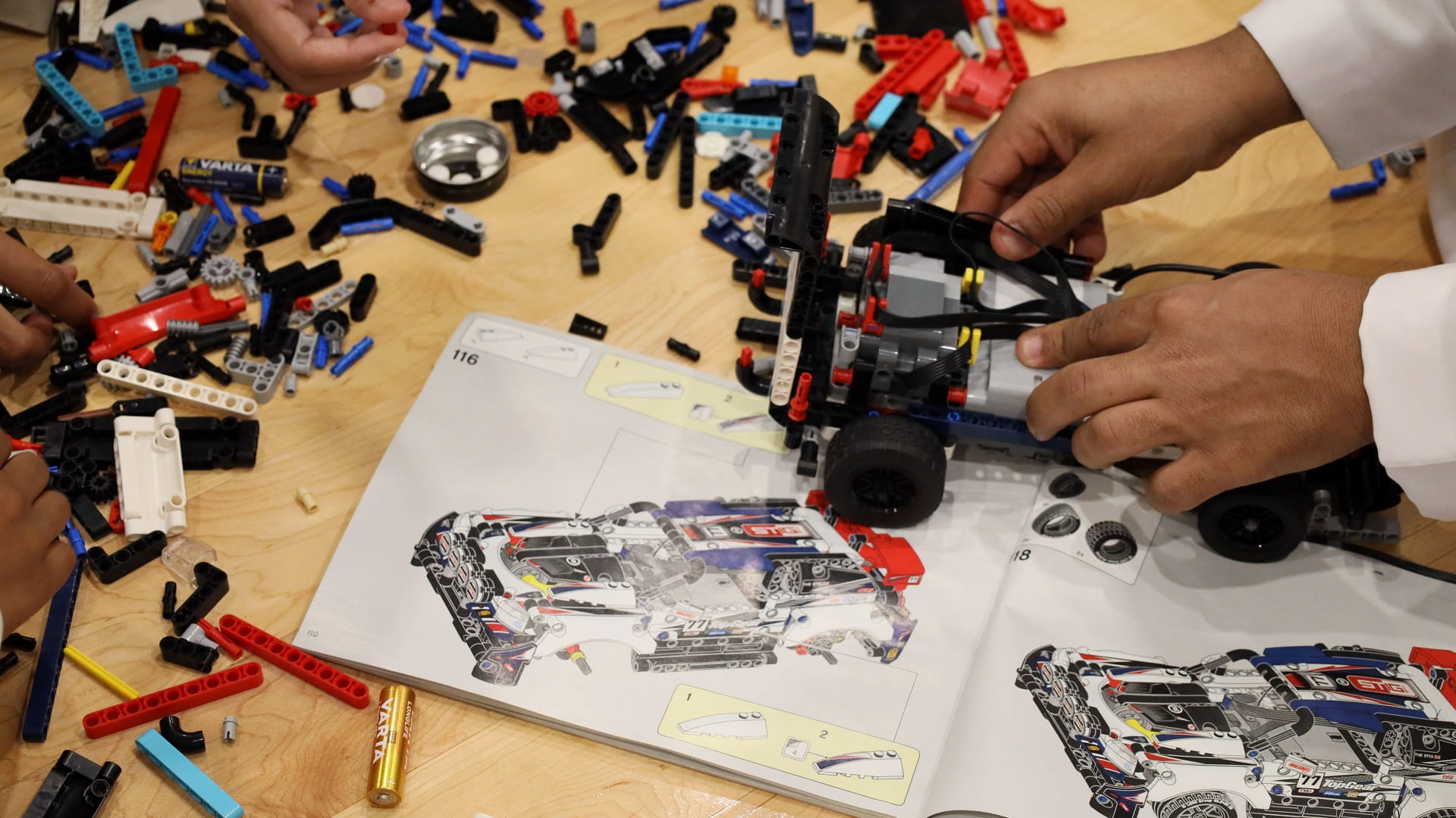 Image for the title: Rubu' Qarn's Hydrogen Challenge Ignites Youth for Innovation 