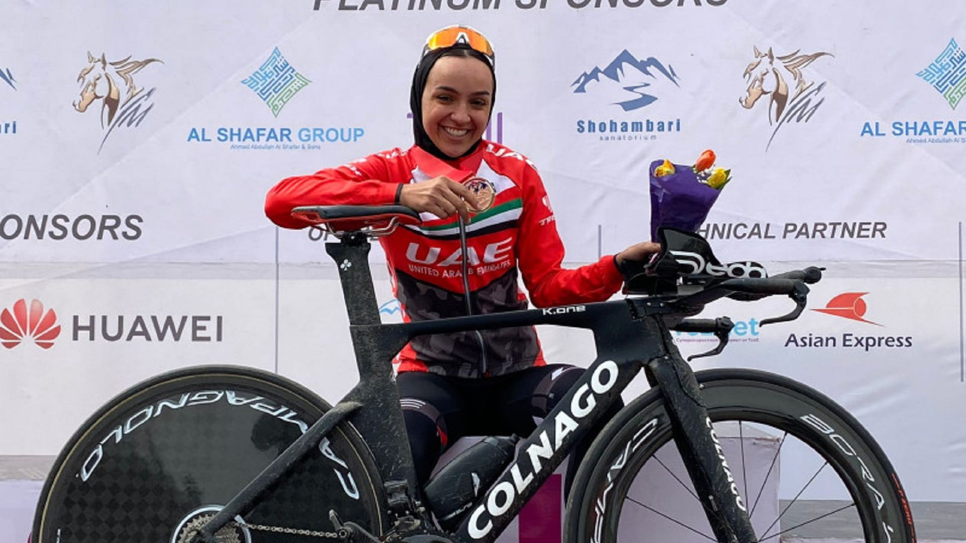 صورة بعنوان: لاعبة منتخب الإمارات للدراجات صفية الصايغ تتأهل إلى أولمبياد باريس 