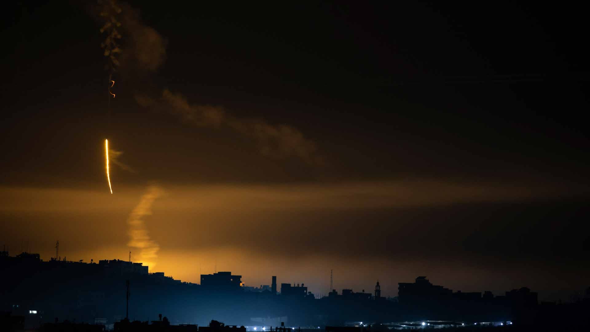 Image for the title: Gaza communications down as Israel searches main hospital 