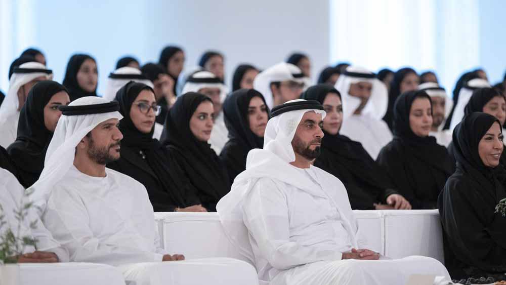 صورة بعنوان: سيف بن زايد يشهد محاضرة "رحلة الإمارات إلى الفضاء" 