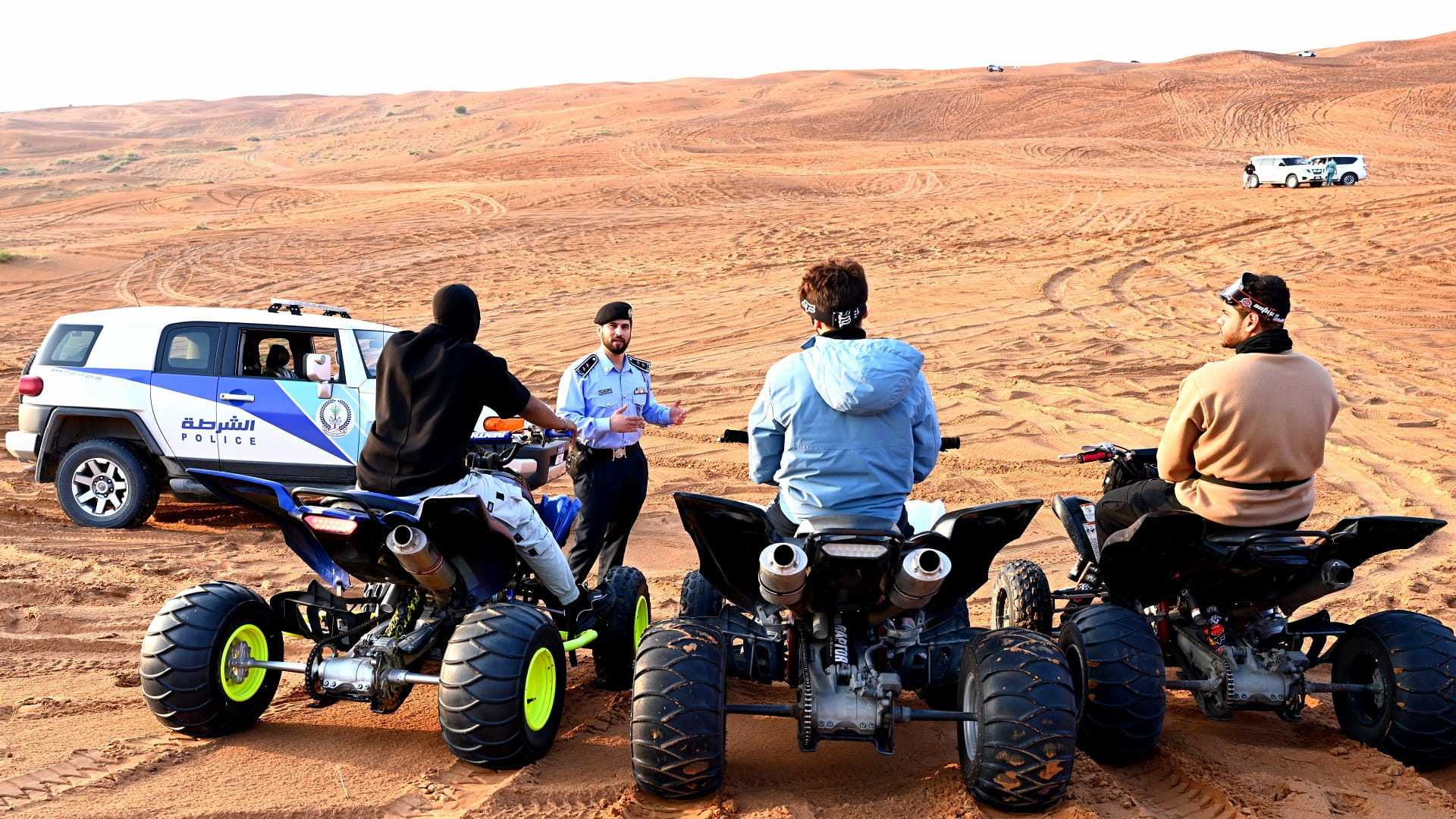 صورة بعنوان: شرطة الشارقة تغلق تل الفاية الرملي حفاظاً على سلامة أفراد المجتمع 