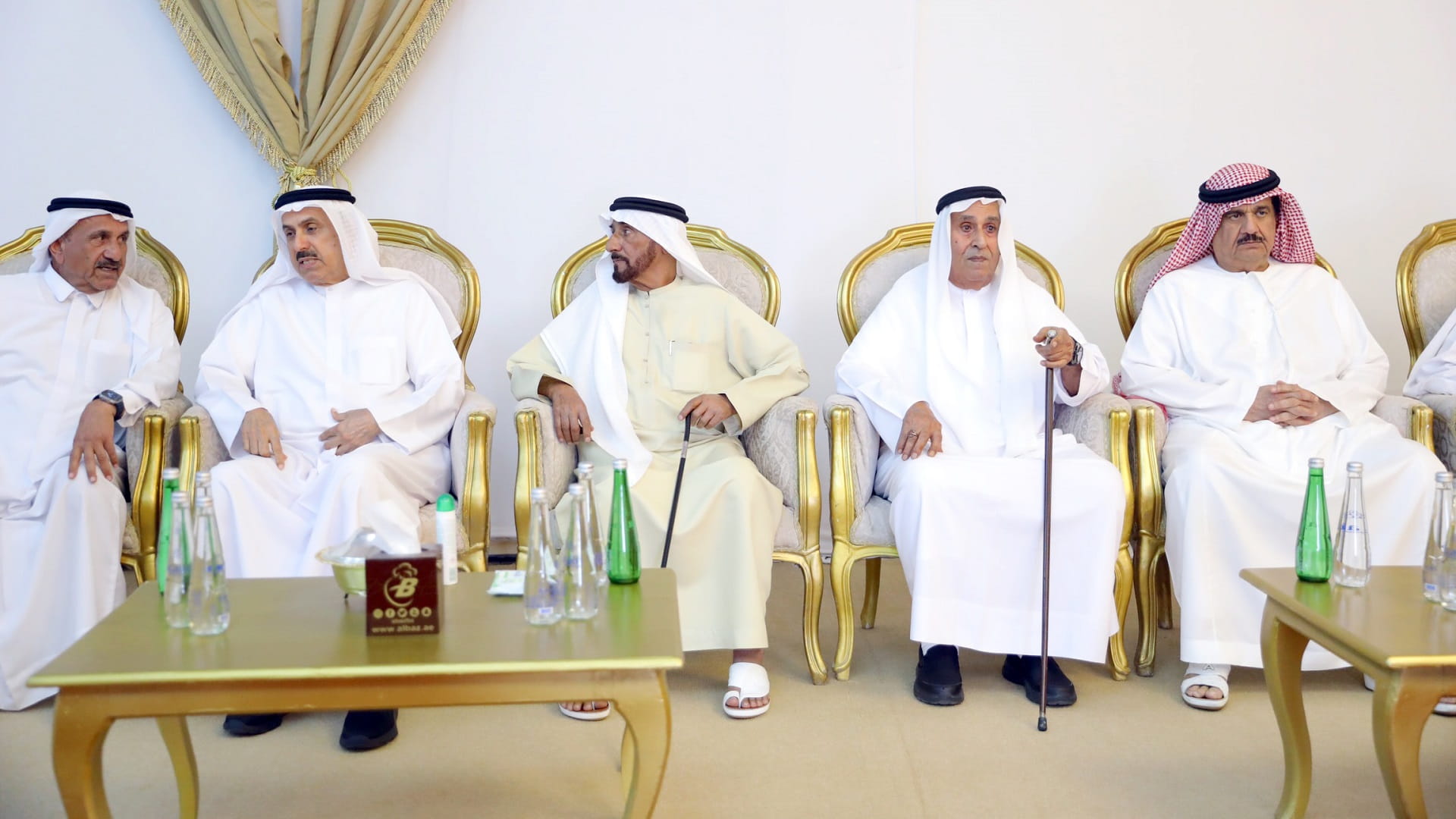 صورة بعنوان: الشيوخ وكبار المسؤولين يقدمون واجب العزاء بوفاة والدة صقر غباش 