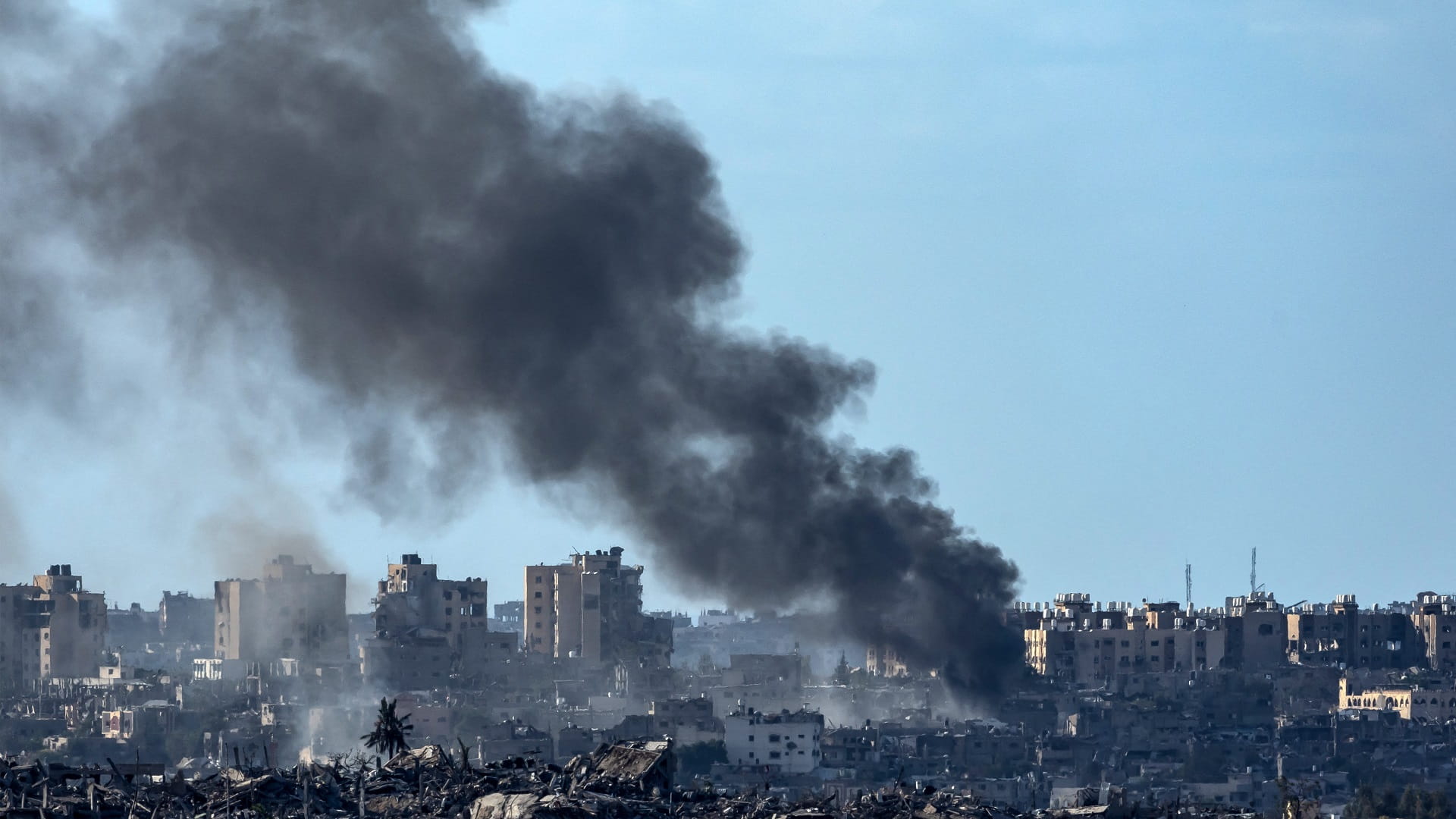 Image for the title: Gaza war death toll surpasses 14,000 