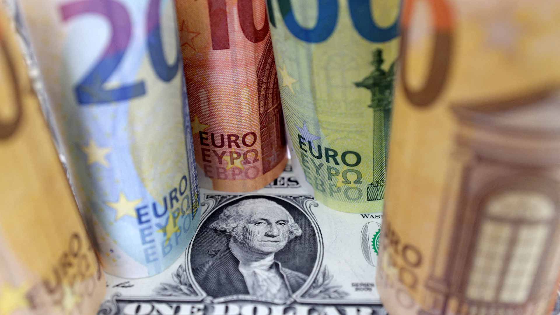 صورة بعنوان: الدولار يرتفع وسط ترقب قرار الفيدرالي الأميركي بشأن أسعار الفائدة 