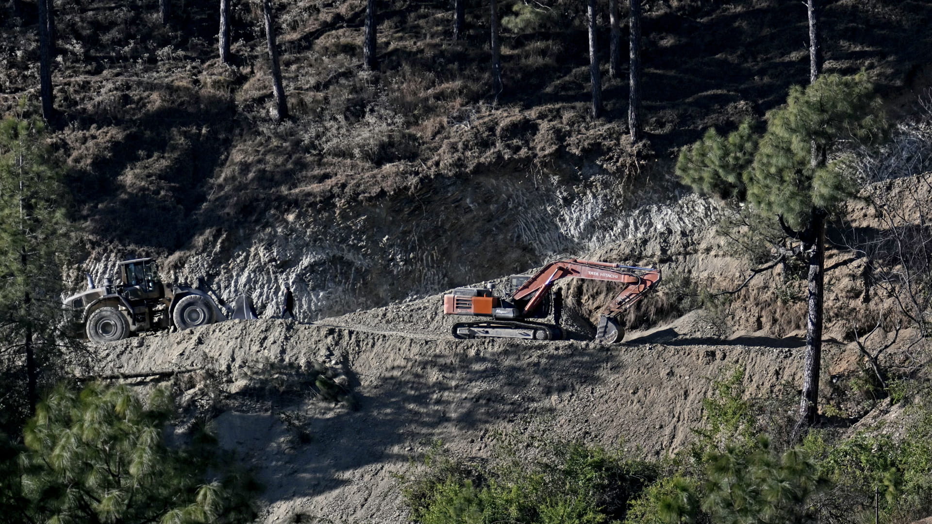 صورة بعنوان: للمرة الأولى.. كاميرا ترصد العمال العالقين في الهند منذ 10 أيام 
