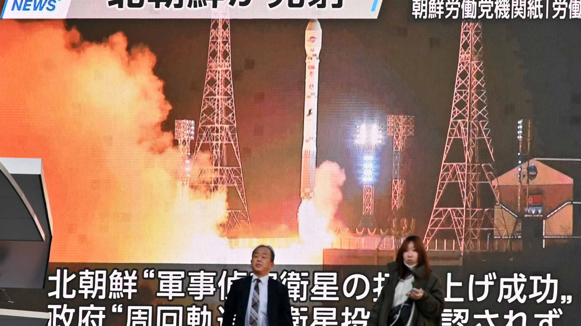 Image for the title: N.K to send new weapons to border after spy satellite launch 