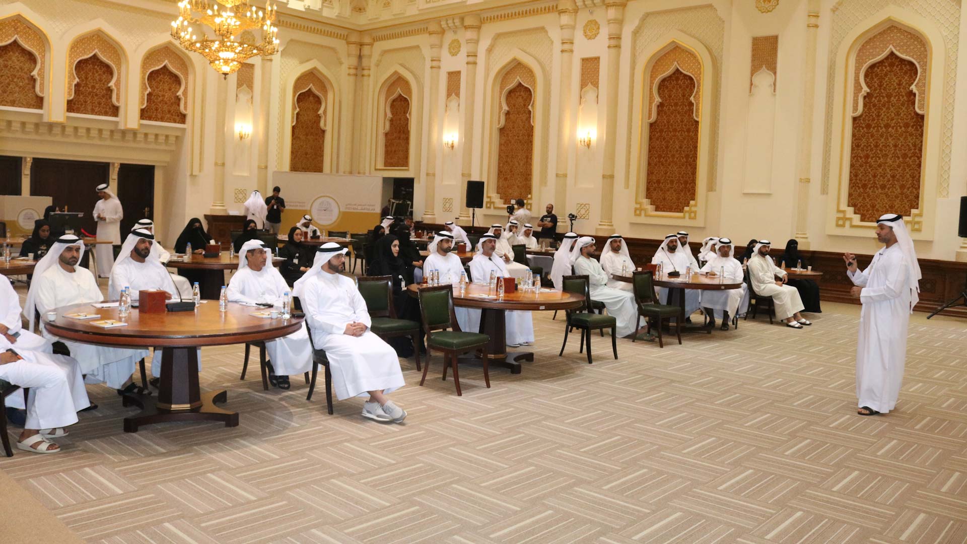 صورة بعنوان: "لجنة انتخابات استشاري الشارقة" تسلط الضوء على آليات التصويت 