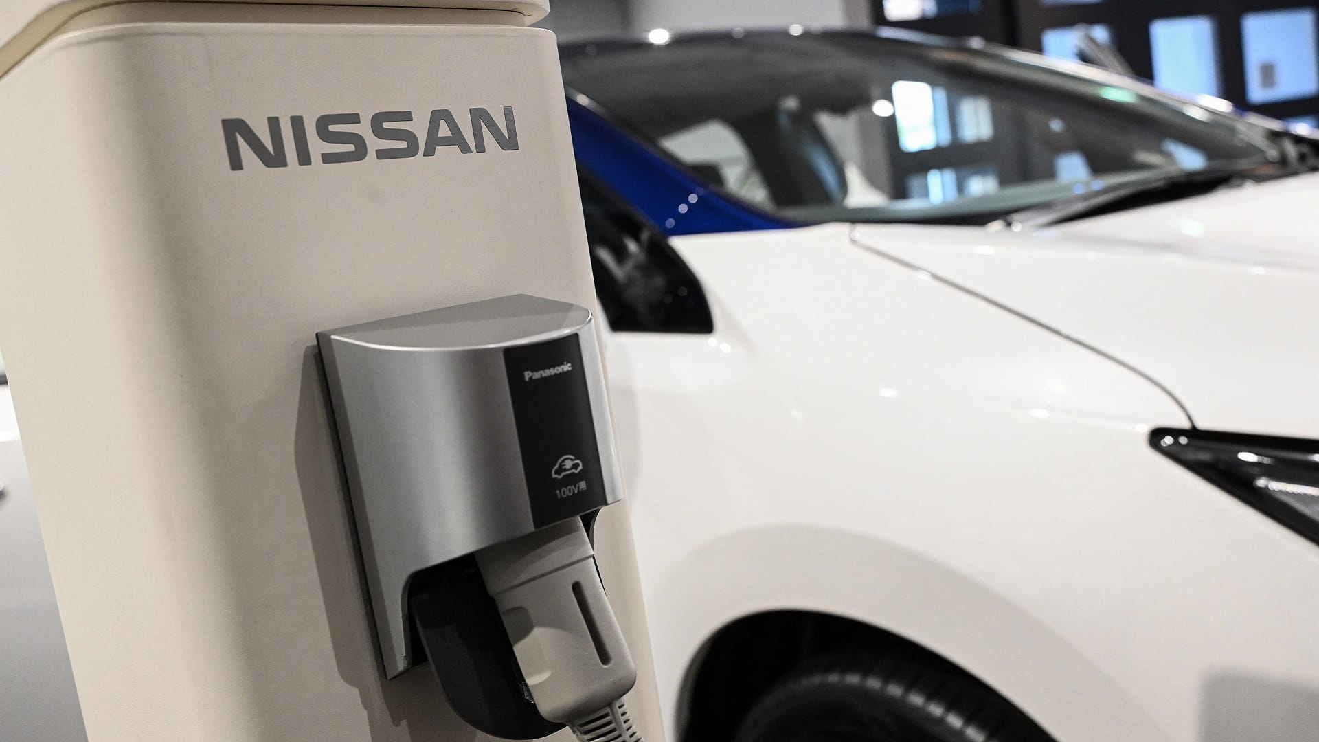 Image for the title: Nissan set for £1bn UK electric car investment 