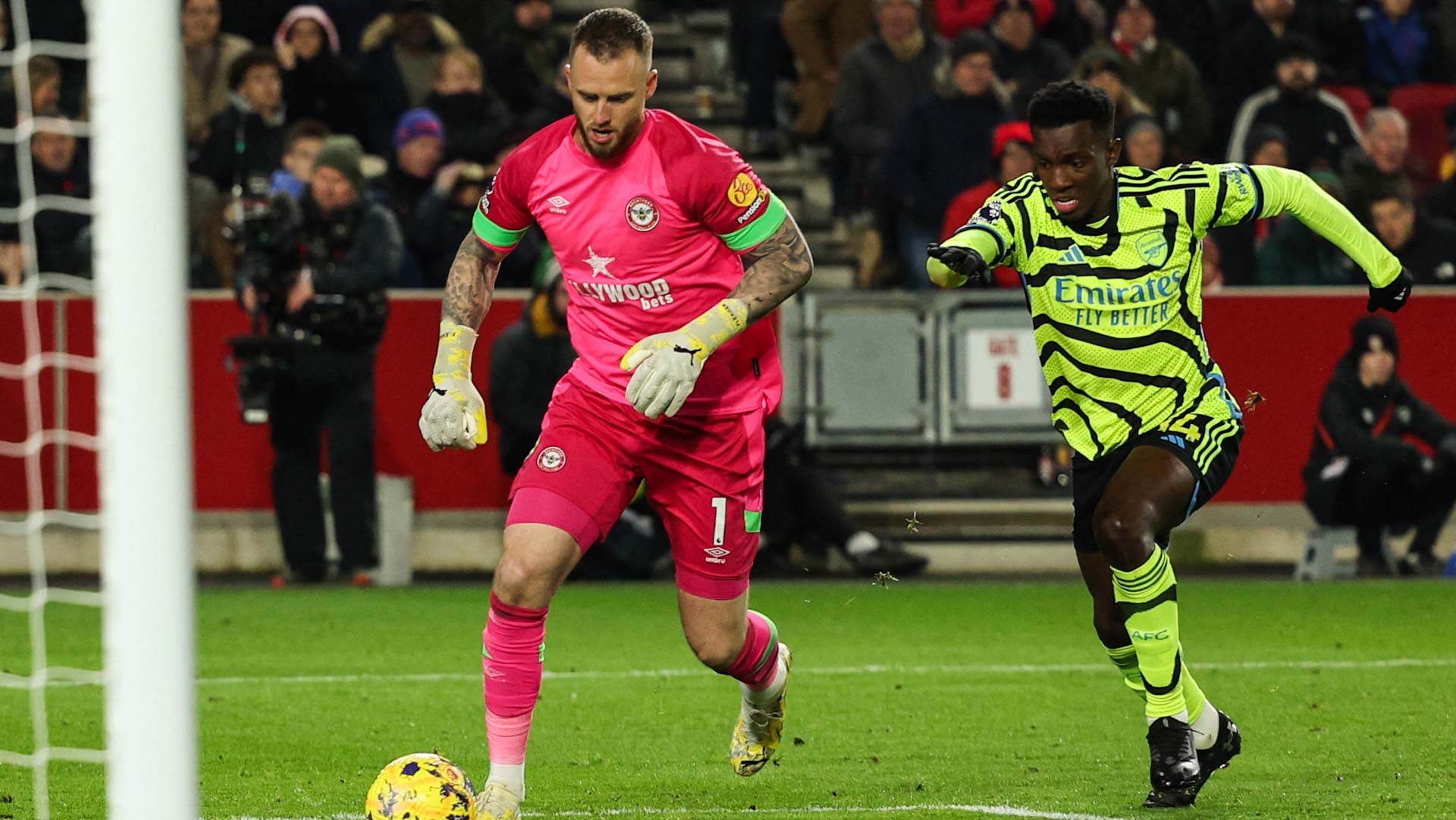 صورة بعنوان: أرسنال ينتزع صدارة الدوري الإنجليزي الممتاز  