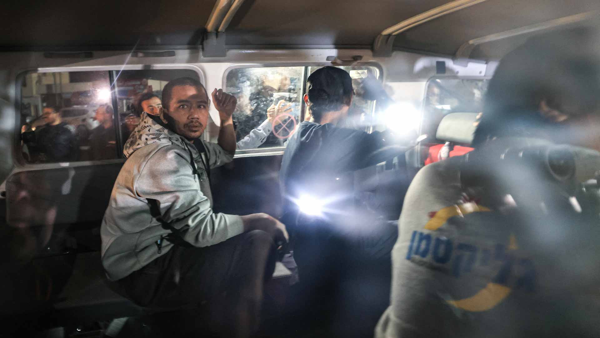 Image for the title: The 14 Israeli hostages freed by Hamas on Sunday 