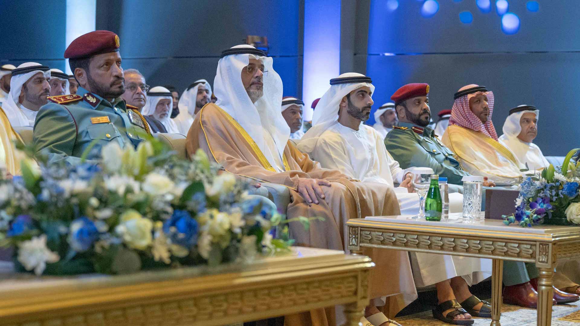 صورة بعنوان: ولي عهد الشارقة يحتفي بالفوج1 من طلبة الدكتوراه بـ"العلوم الشرطية" 