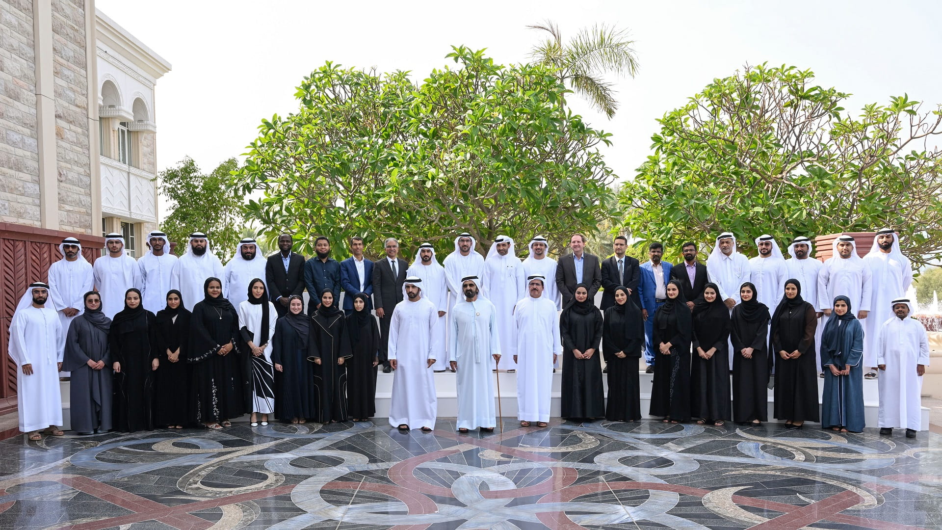 Image for the title: Mohammed bin Rashid receives delegation from DEWA's R&D Centre 