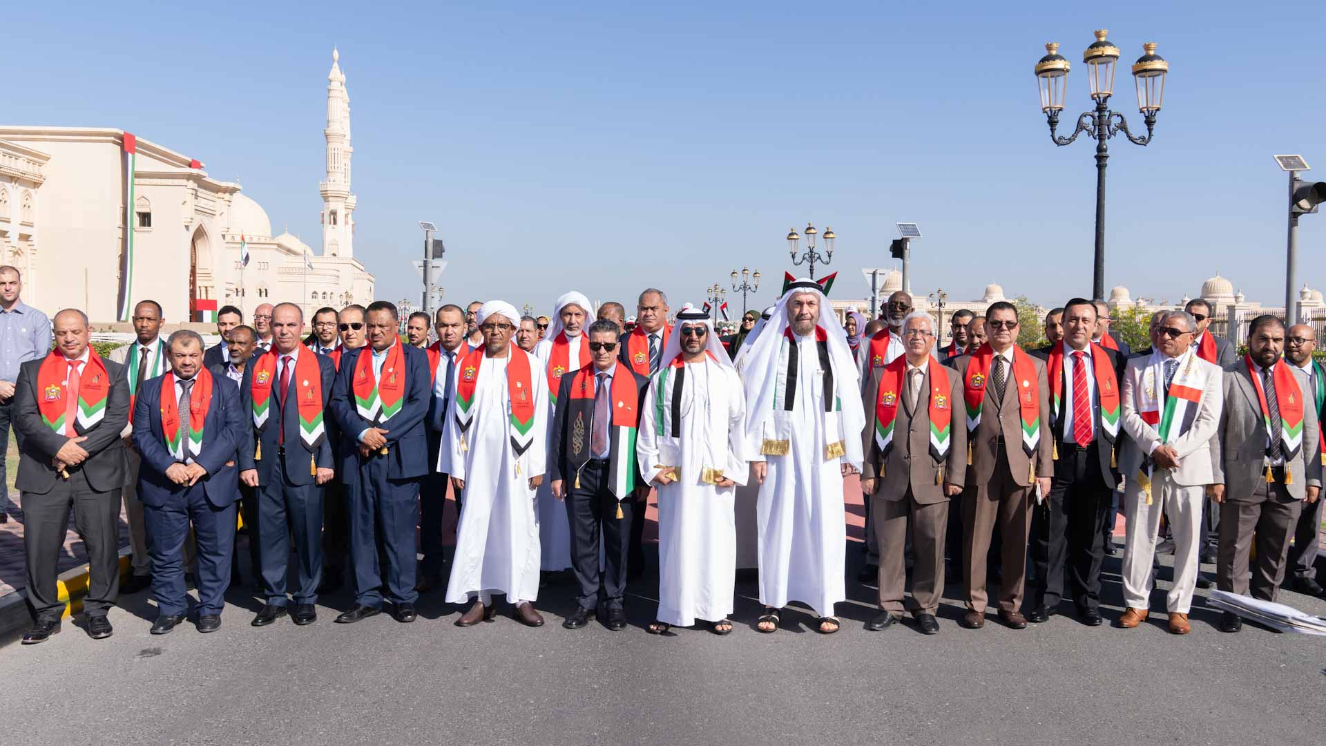 صورة بعنوان: الجامعة القاسمية تحتفي بعيد الاتحاد الـ 52 لدولة الإمارات 