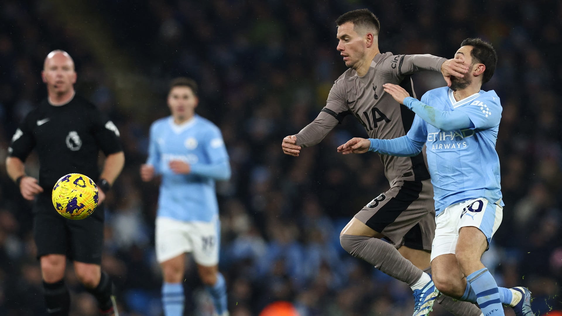 صورة بعنوان: مانشستر سيتي يتعادل أمام توتنهام في الدوري الإنجليزي 