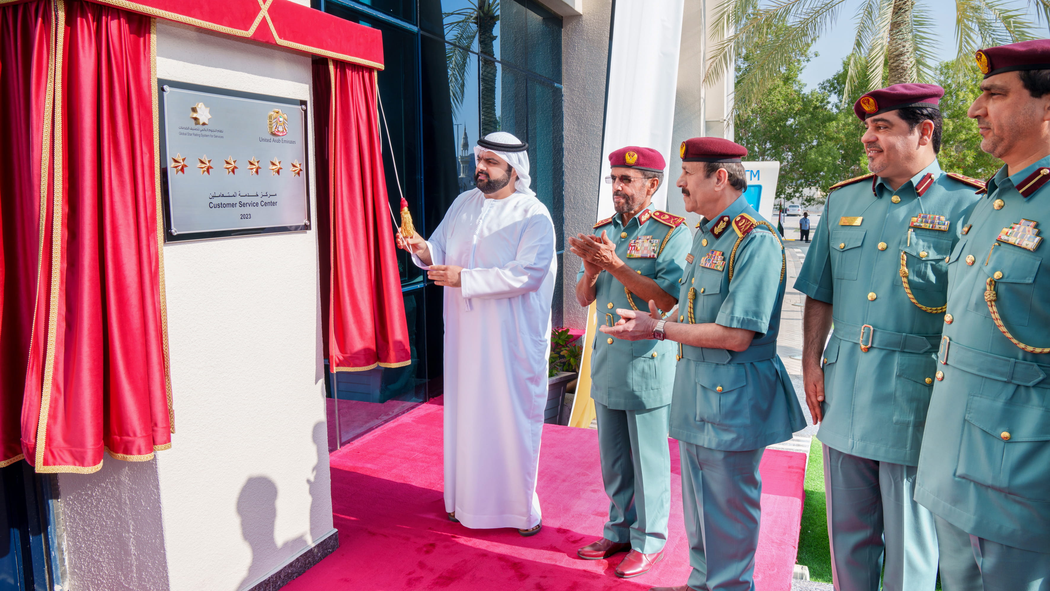 صورة بعنوان: محمد الشرقي يزور مركز خدمات المرور والترخيص بشرطة الفجيرة 