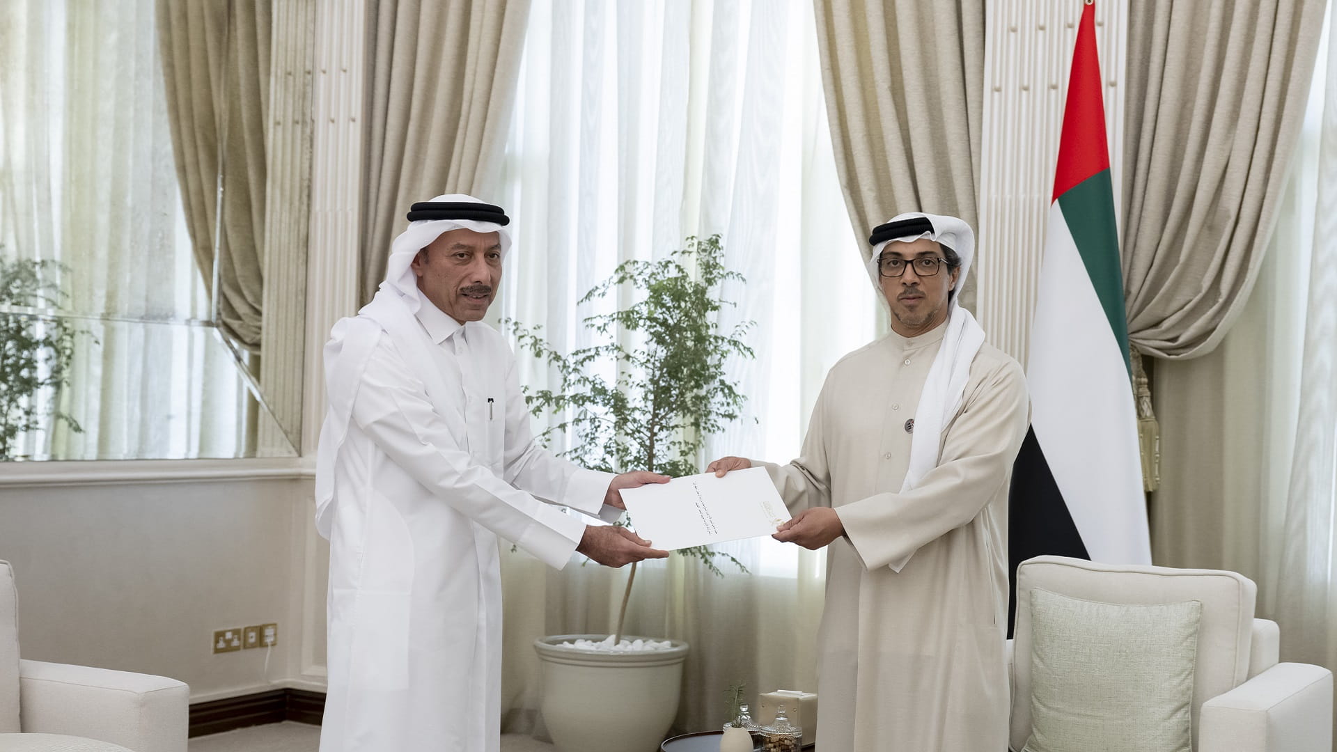 Image for the title: UAE Pres receives Qatari Emir's letter to partake in GCC Summit 