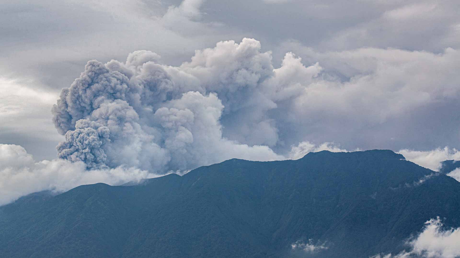 Image for the title: 11 hikers dead after Indonesia volcano erupts, survivors found 