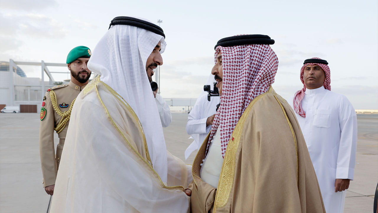 صورة بعنوان: ملك البحرين يصل الدولة للمشاركة في أعمال COP28 