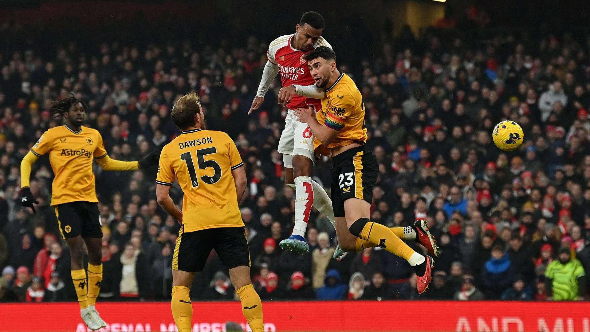 صورة بعنوان: أرسنال يعزز صدارته للدوري الإنجليزي وبيرنلي وبرينتفورد يفوزان 