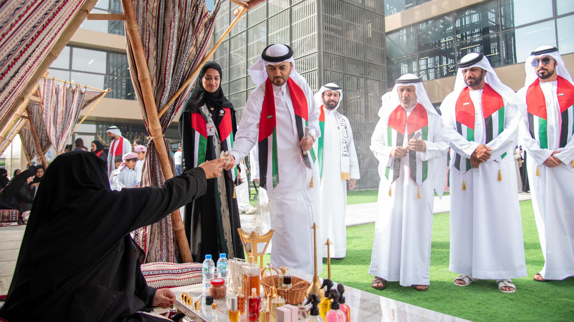 صورة بعنوان: "شمس" تحتفل بعيد الاتحاد الـ52 لقيام دولة الإمارات 