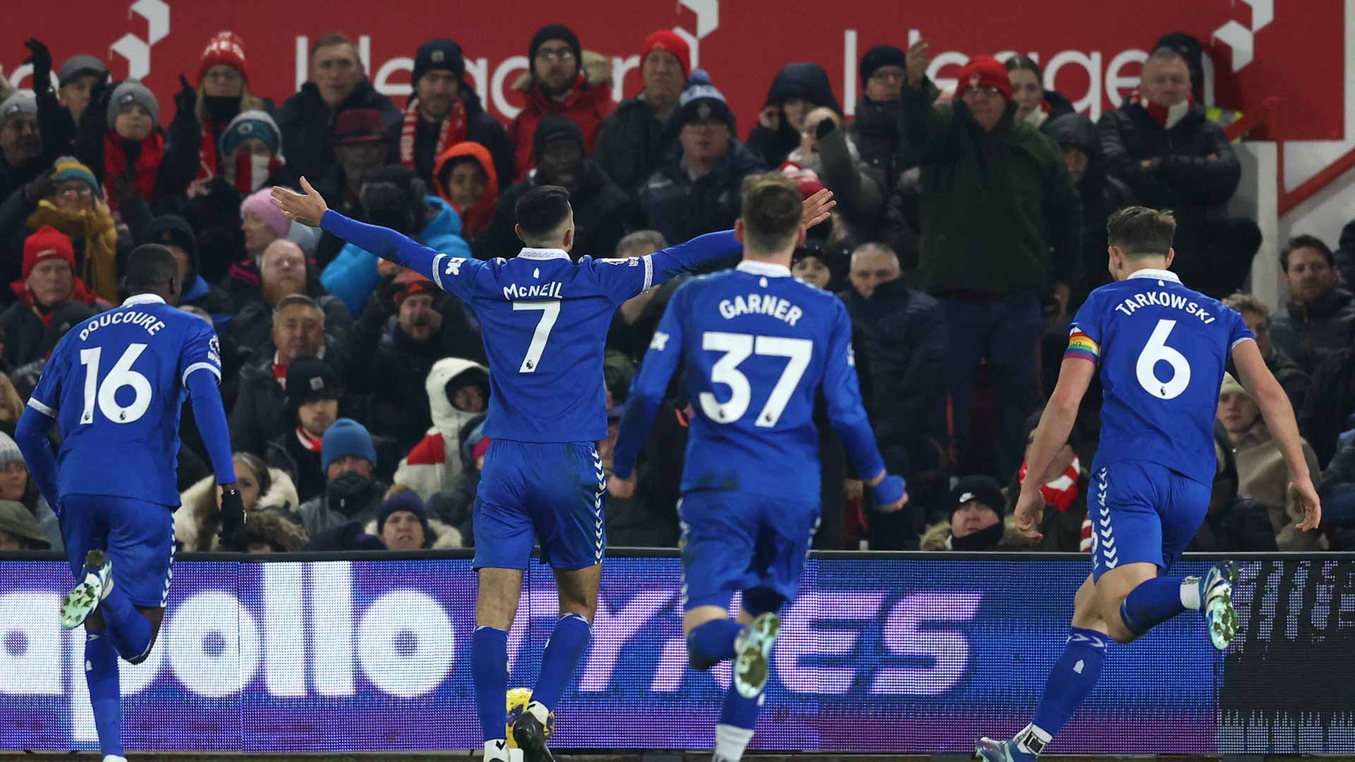 صورة بعنوان: إيفرتون يستعيد نغمة الانتصارات في الدوري الإنجليزي 