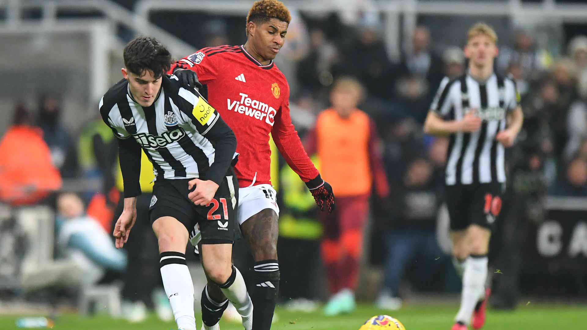 صورة بعنوان: نيوكاسل يزيد من معاناة مانشستر يونايتد في الدوري الإنجليزي   