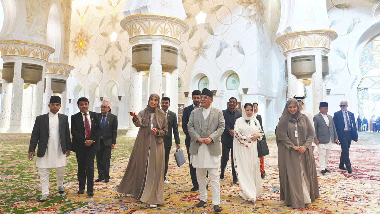صورة بعنوان: رئيس وزراء نيبال يزور جامع الشيخ زايد الكبير في أبوظبي 