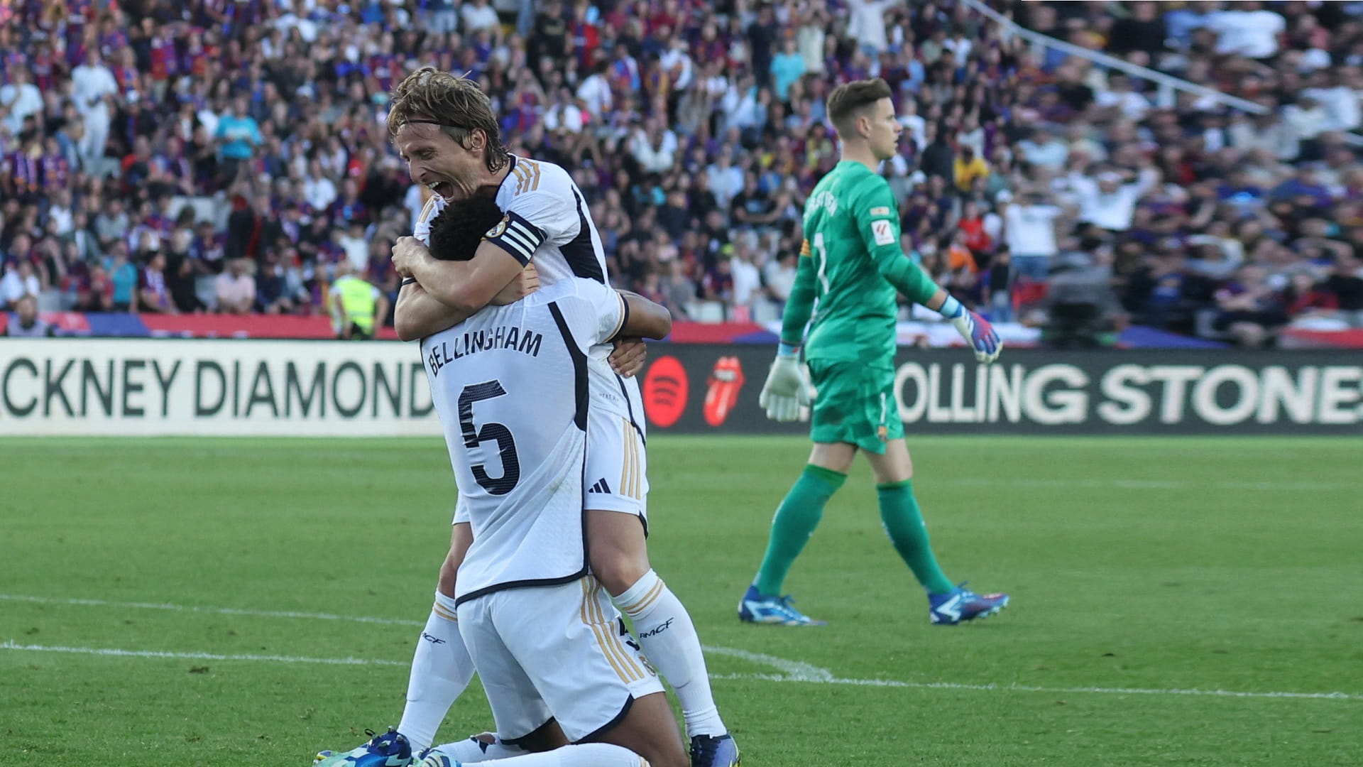 صورة بعنوان: بيلينجهام يقود ريال مدريد للفوز على برشلونة في كلاسيكو الأرض 