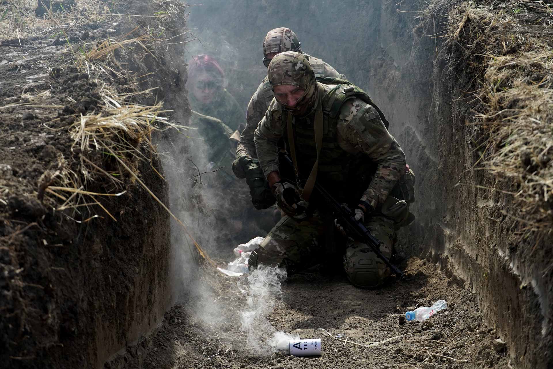 Image for the title: Ukraine says downed 29 Russian drones, missile overnight 