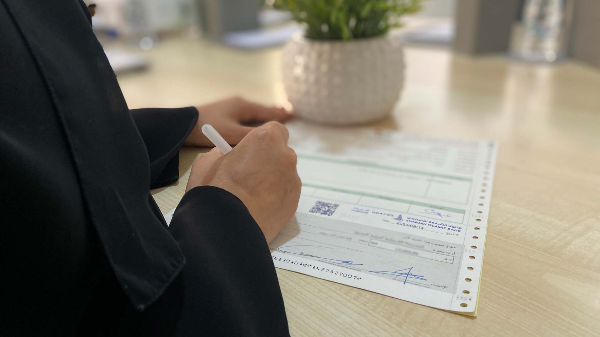 صورة بعنوان: "تمكين الشارقة" تقدم 5 ملايين درهم لسداد رسوم 845 طالباً 