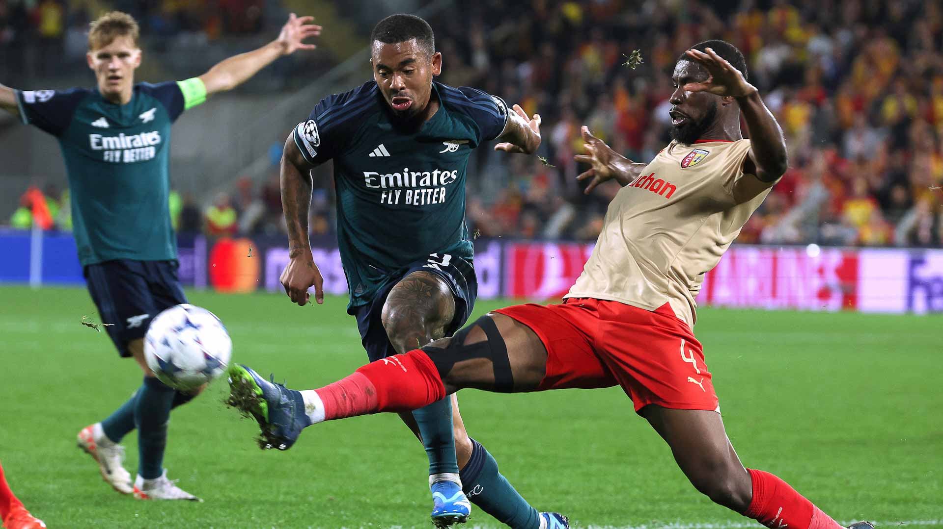 صورة بعنوان: أرسنال يسقط أمام لانس بدوري أبطال أوروبا 