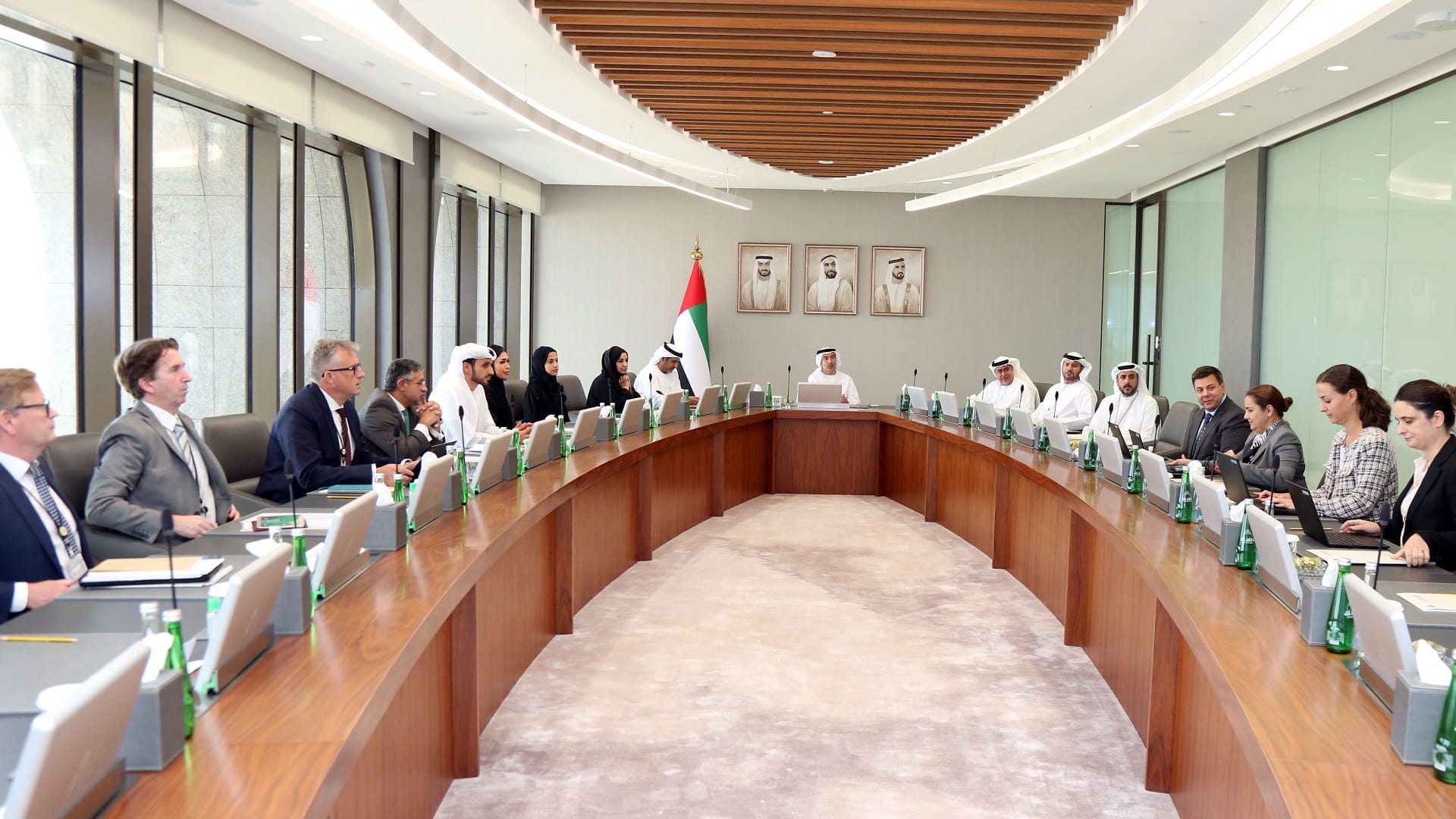 صورة بعنوان: النقد الدولي يتوقع نمو الناتج المحلي غير النفطي للإمارات 4 % 2023 