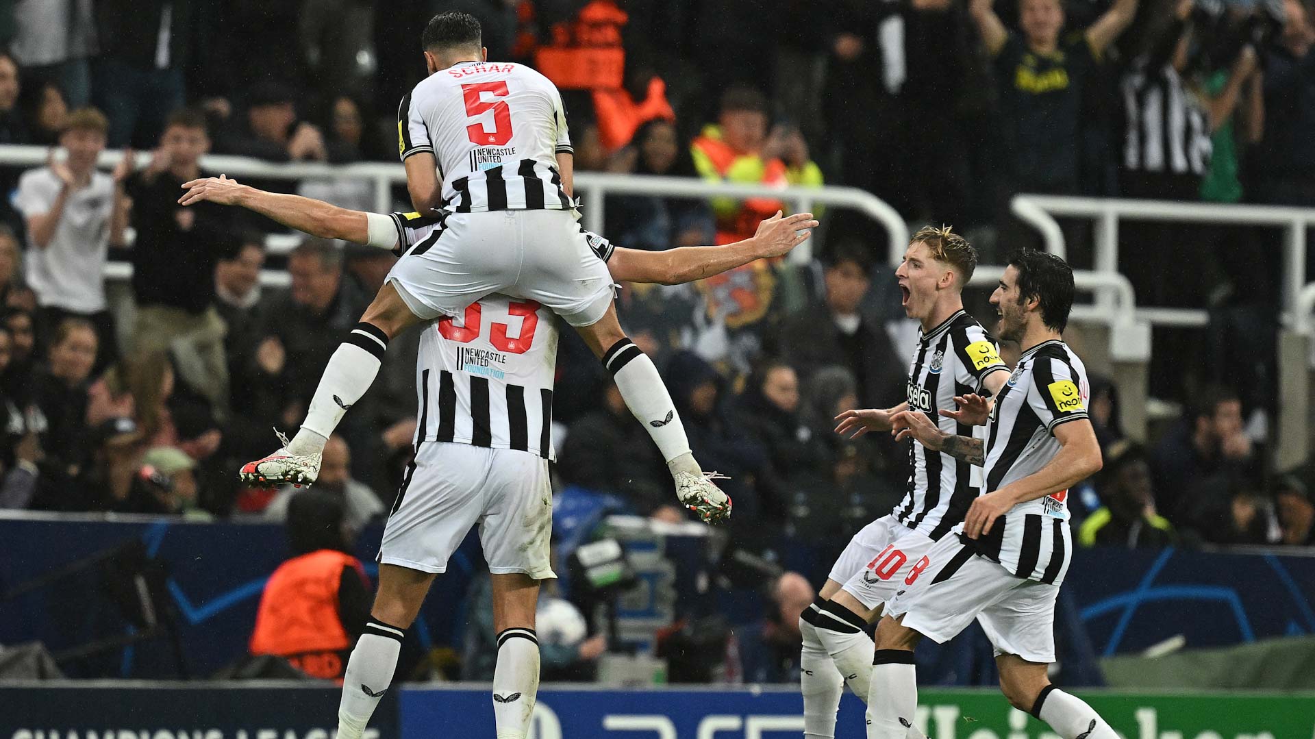 صورة بعنوان: نيوكاسل يقسو على سان جيرمان برباعية في دوري الأبطال  